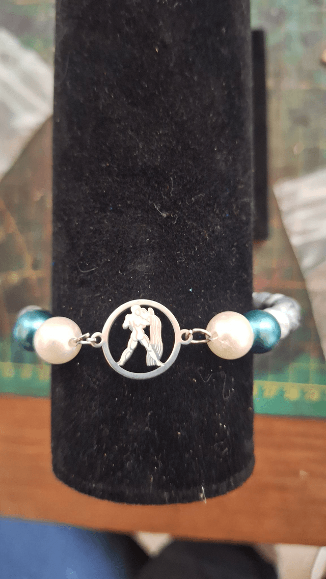 Bracelet Verseau Élégant en Perles Blanches, Bleues et Gris Marbré - Bijou Zodiaque