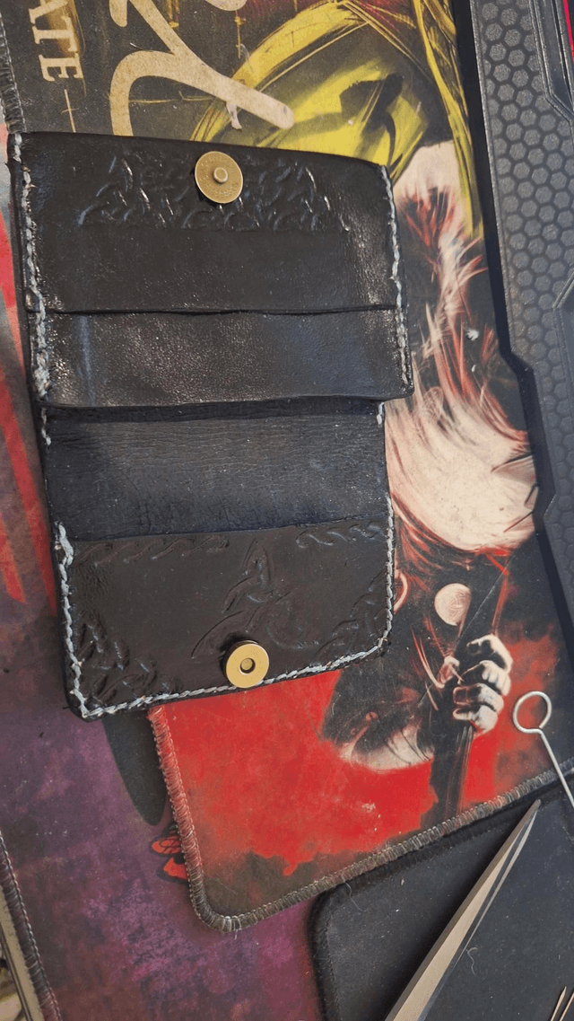 Mini Portefeuille Cuir Noir Gravé Celtique / Porte-Cartes Artisanal Bouton Pression
