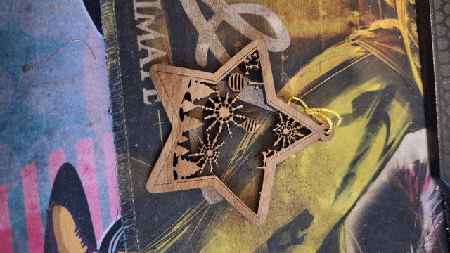 Décoration Étoile en Bois Fleurie | Ornement Sapin Motifs Naturels | Pendentif Noël Artisanat