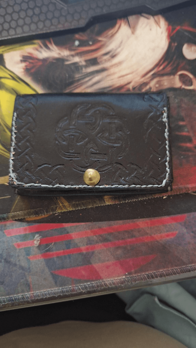 Mini Portefeuille Cuir Noir Gravé Celtique / Porte-Cartes Artisanal Bouton Pression