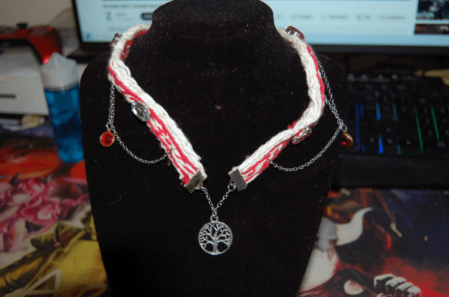 Collier Arbre de Vie – Tressage Artisanal Rouge – Bijou Symbole Éternité