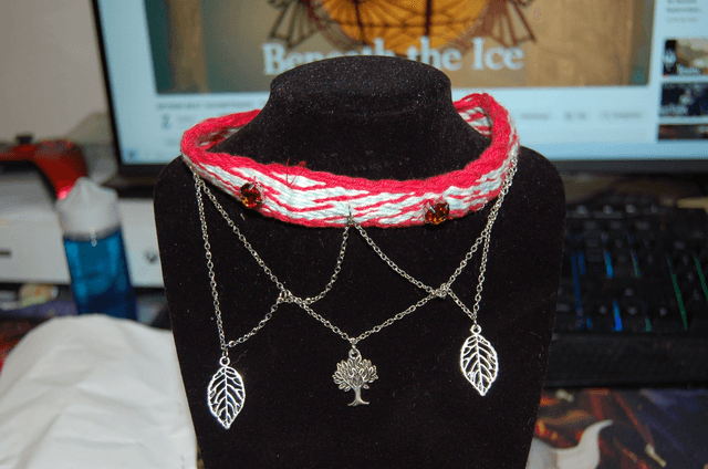 Collier Tressé Artisanal – Pendentifs Feuilles Arbre de Vie – Bijou Nature Bohème