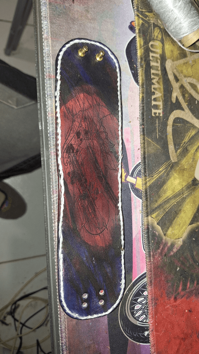 Manchette Cuir &quot;Tentation Écarlate&quot; – Esprit Rock &amp; Métal